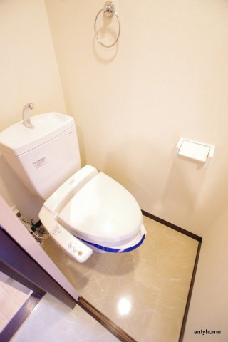 アーバンフラッツ西中島　仲介手数料無料のトイレ