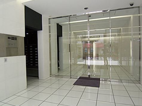 ガーラプレイス新宿御苑のエントランス|ガーラプレイス新宿御苑