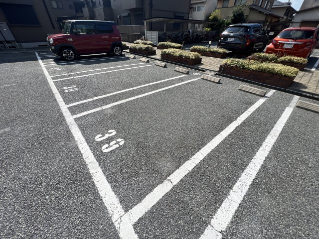 オークヒルズＣ棟の駐車場