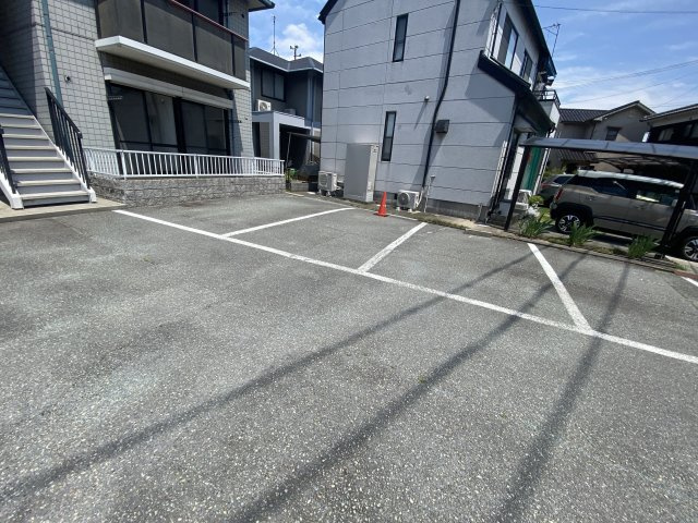 ディアス・オークラの駐車場