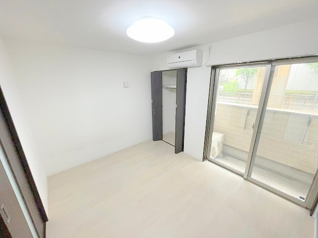 エム・ステージ新大阪の居間・リビング