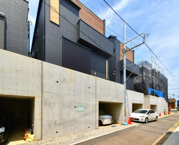 横浜市港北区篠原東２丁目の新築一戸建の前面道路含む現地写真|陽当りの良さ、住環境を現地にてご確認下さい！
周辺環境も合わせてご案内させて頂きます！