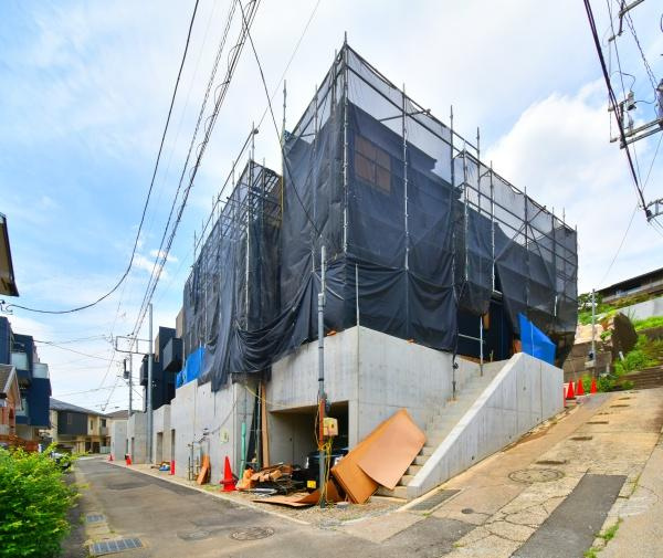 横浜市港北区篠原東２丁目の新築一戸建の前面道路含む現地写真|落ち着いた街並みになります。
是非一度、現地へお越しください。 
ご自宅までの送迎もいたします