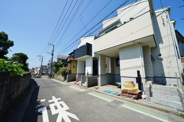 【横浜市保土ケ谷区常盤台57-22全２棟新築戸建て１号棟】★仲介手数料無料★（常盤台小学校・保土ケ谷中学校）の前面道路含む現地写真