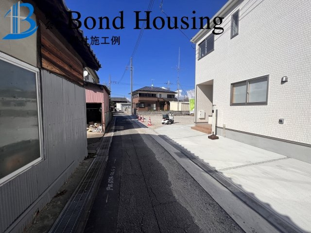 土地63坪超 広々バルコニー 大久保町大窪全3棟 2号棟 新築戸建の前面道路含む現地写真|同社施工例