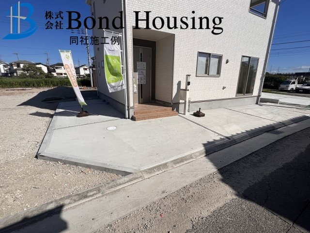 土地63坪超 広々バルコニー 大久保町大窪全3棟 2号棟 新築戸建の駐車場|同社施工例