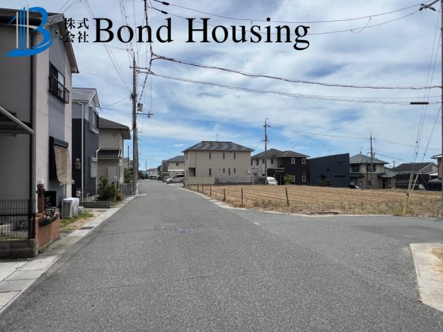 土地63坪超 広々バルコニー 大久保町大窪全3棟 2号棟 新築戸建の前面道路含む現地写真