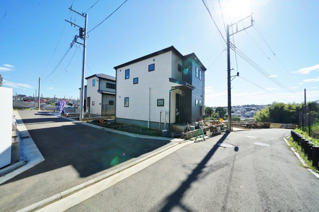 【横浜市保土ケ谷区上菅田町478-3全４棟新築戸建て２号棟】★仲介手数料無料★（上菅田笹の丘小学校・上菅田中学校）の前面道路含む現地写真