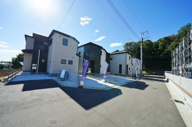 【横浜市保土ケ谷区上菅田町478-3全４棟新築戸建て２号棟】★仲介手数料無料★（上菅田笹の丘小学校・上菅田中学校）の前面道路含む現地写真