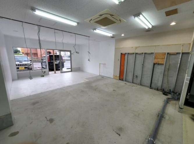 湖南市中央５丁目の店舗事務所の内装|おしゃれな内装です