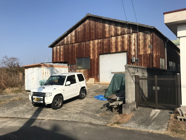松山市太山寺町　売倉庫の外観