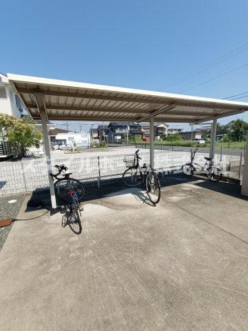 プレミール小坂井の駐車場
