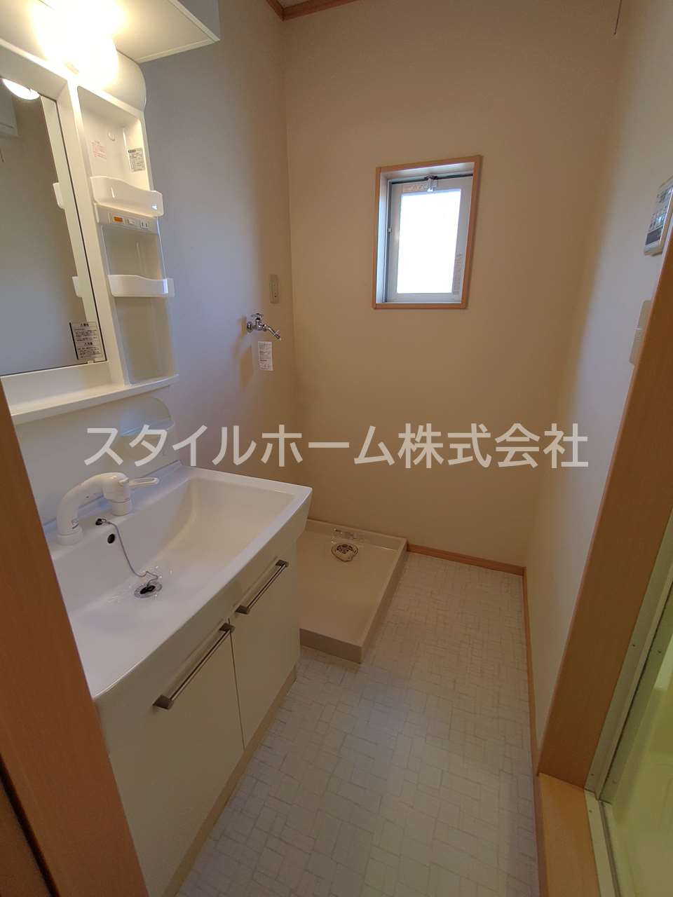 ポピュレールの洗面所|別部屋写真です。