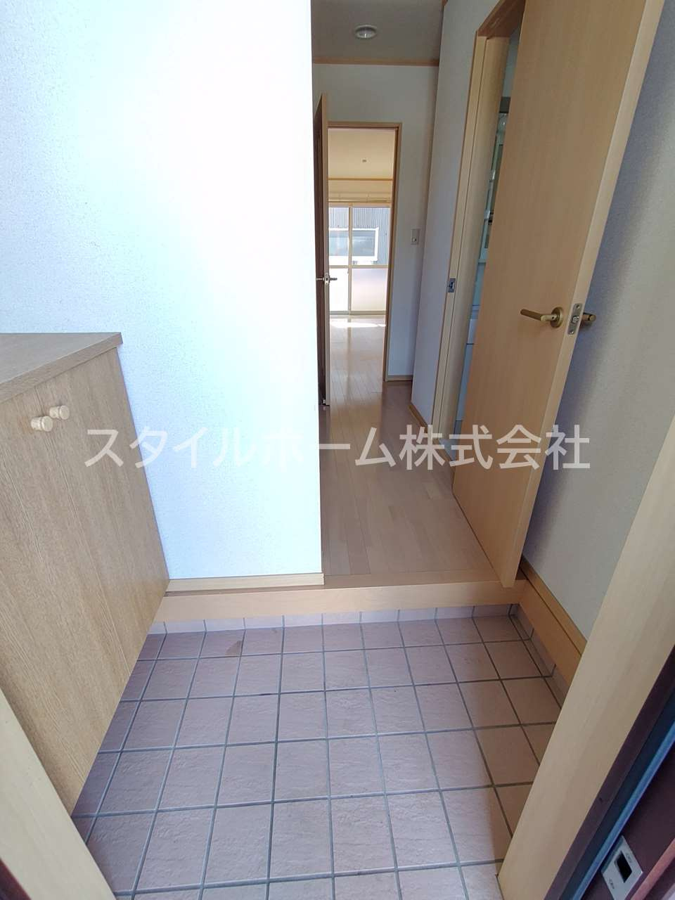 ポピュレールの玄関|別部屋写真です。