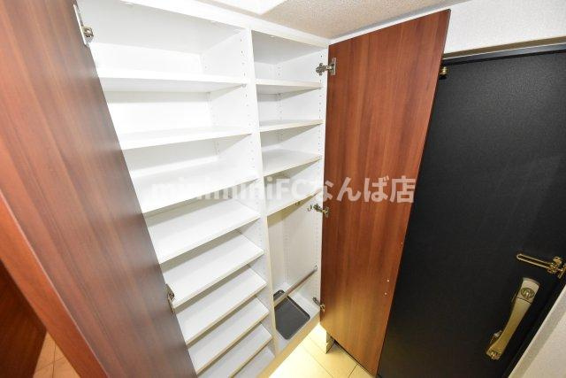 リーガル京町堀のその他共用部分|シューズボックスも充実！