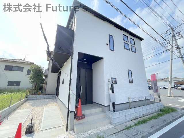 三郷市幸房　新築戸建　全1棟の外観|北東角地に位置する新築一戸建て