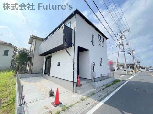 三郷市幸房　新築戸建　全1棟の外観|2024年8月築の新築一戸建て・角地にて日当たり良好