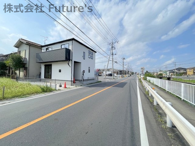 三郷市幸房　新築戸建　全1棟の前面道路含む現地写真|前面道路含む現地写真です。