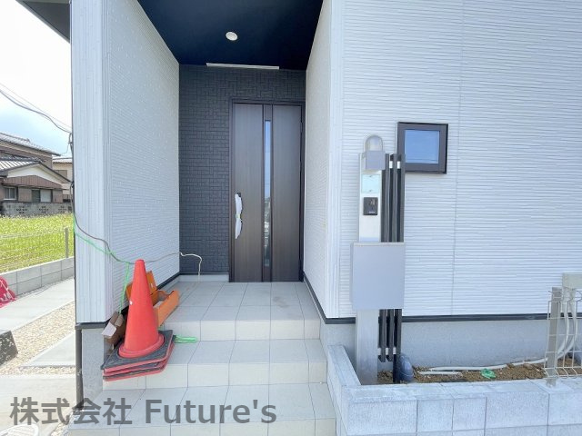 三郷市幸房　新築戸建　全1棟のエントランス|玄関アプローチ