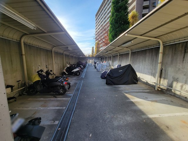 リバティパーク枚方A棟のその他共用部分|バイク置き場■物件内覧・資金計画相談・住宅ローン相談、リフォーム相談、お問合せ受付中■
※当日・翌日のご内覧、ご相談はお電話でのお問合せがスムーズです！