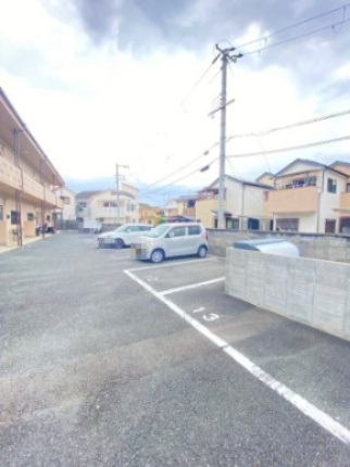 霜月荘の駐車場