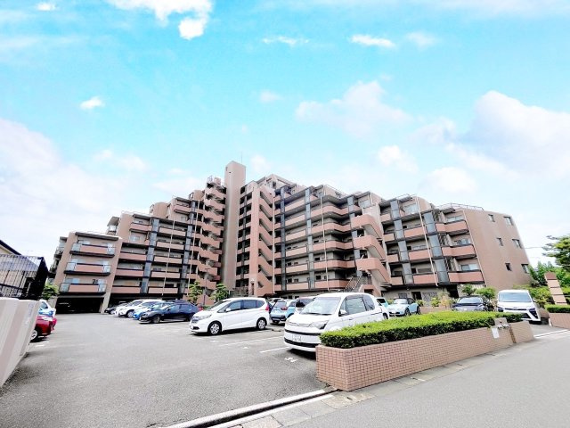スタシオン海の中道2の駐車場