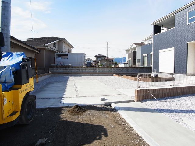 新築　北群馬郡吉岡町漆原第3　Livele Garden.S　1号棟の駐車場|現地写真　駐車スペースは並列2台分可能です！					
