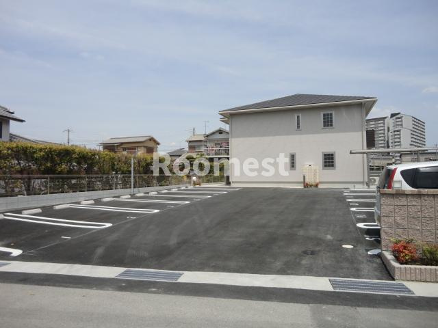 加古川市平岡町中野のアパートの駐車場|車をお持ちの方に嬉しい駐車場付きの物件です