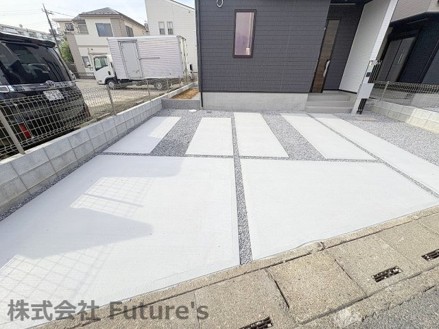 三郷市早稲田7丁目　新築戸建　全2棟　2号棟の駐車場|カースペース並列2台駐車可能