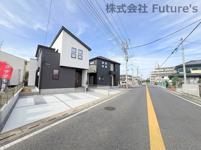 三郷市早稲田7丁目　新築戸建　全2棟　2号棟の前面道路含む現地写真|前面道路・東側8ｍ公道で駐車もしやすいです