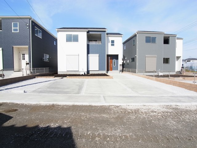 新築　北群馬郡吉岡町漆原第3　Livele Garden.S　2号棟の駐車場|現地写真　駐車スペースは並列2台分可能です！					
