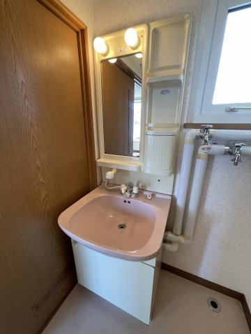 釧路市愛国東２丁目のアパートの独立洗面台