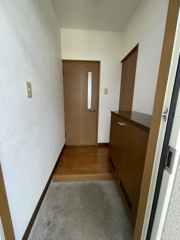 釧路市愛国東２丁目のアパートの玄関