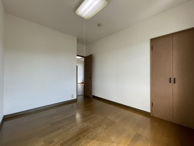 釧路市愛国東２丁目のアパートの洋室