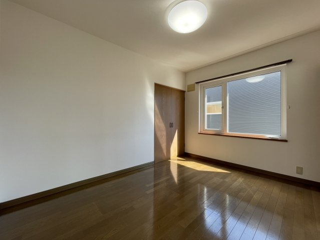 釧路市愛国東２丁目のアパートの洋室