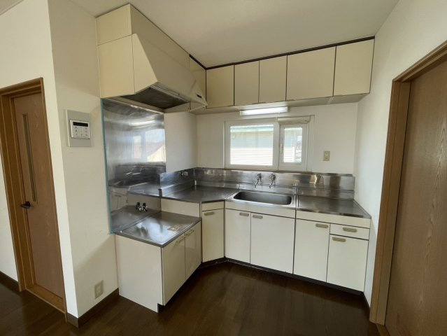 釧路市愛国東２丁目のアパートのキッチン