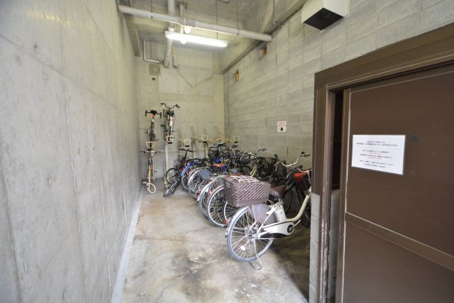 【その他共用部分】 | ヴェローノ新大阪南 | マンション敷地内の駐輪場