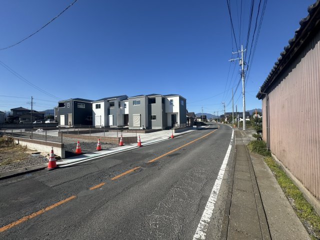 新築　北群馬郡吉岡町漆原第3　Livele Garden.S　3号棟の前面道路含む現地写真|現地写真　東側接道幅員約8.2ｍ