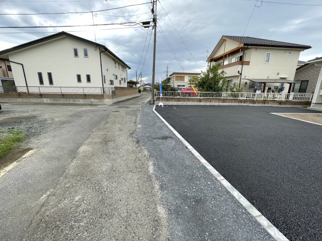藤岡市藤岡第4（全2棟）2号棟の前面道路含む現地写真|建物完成済みでございます。お部屋のご内覧可能でございます。お気軽にお問合せ下さいませ(^▽^)/