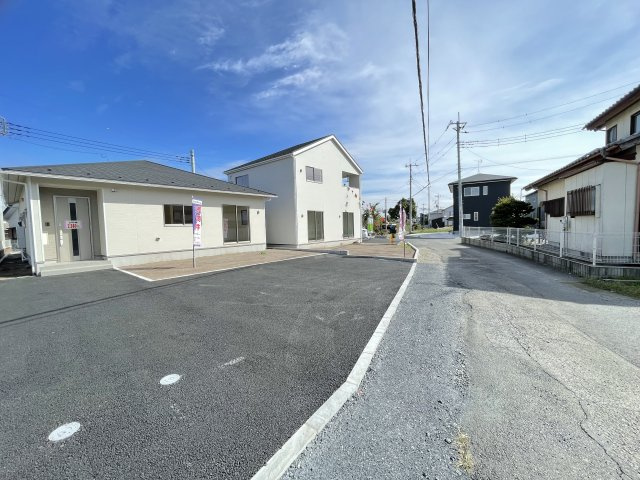藤岡市藤岡第4（全2棟）2号棟の前面道路含む現地写真|建物完成済みでございます。お部屋のご内覧可能でございます。お気軽にお問合せ下さいませ(^▽^)/