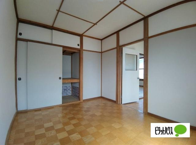 釧路市愛国東３丁目のアパートの洋室