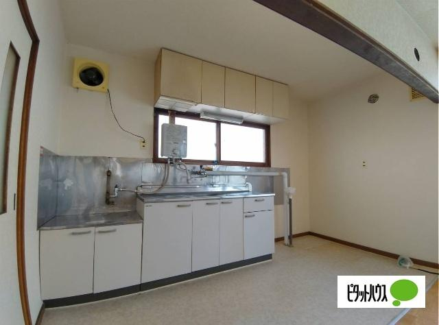 釧路市愛国東３丁目のアパートのキッチン