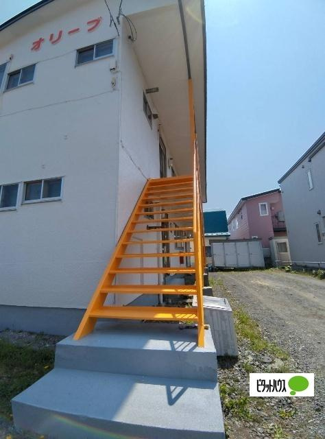 釧路市愛国東３丁目のアパートのエントランス