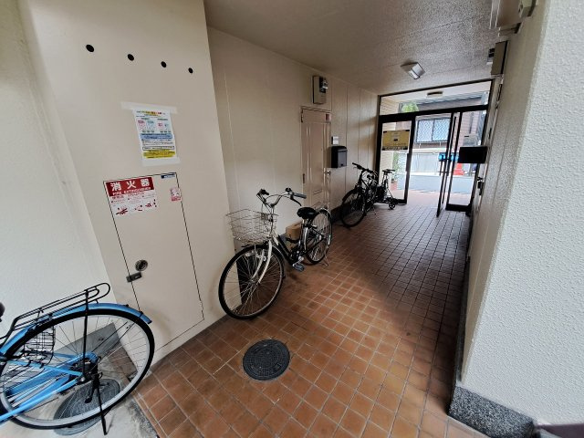 エルム里中のエントランス