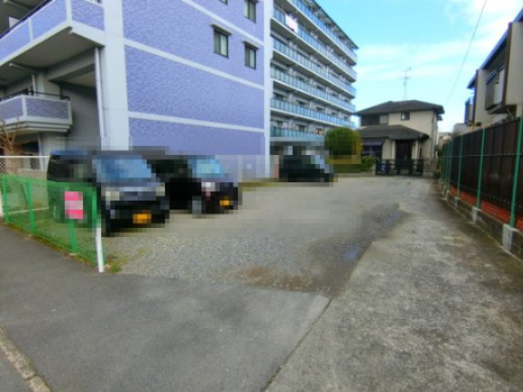 サンコーハイツの駐車場