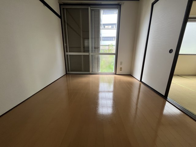 サンコーハイツの洋室