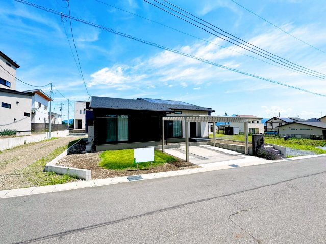 北群馬郡吉岡町大字北下　中古住宅の前面道路含む現地写真