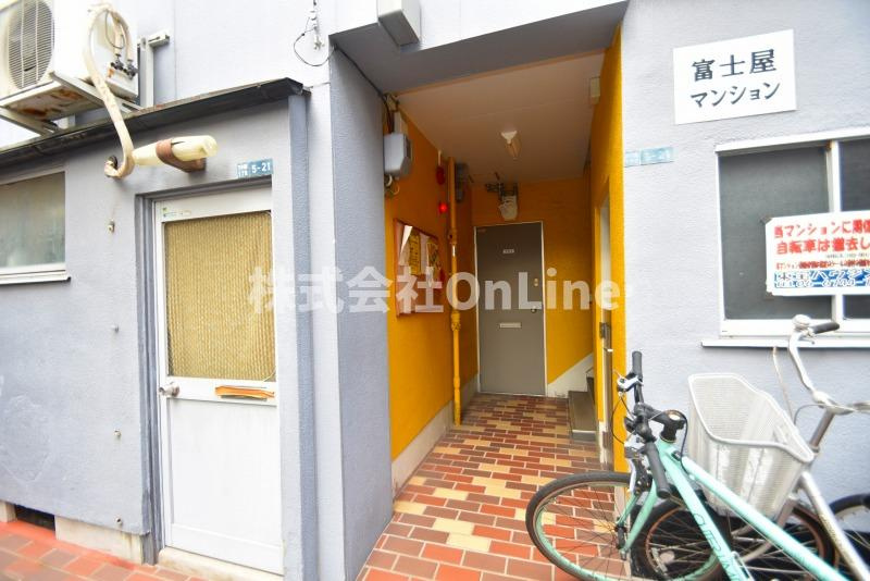 富士屋マンションのエントランス