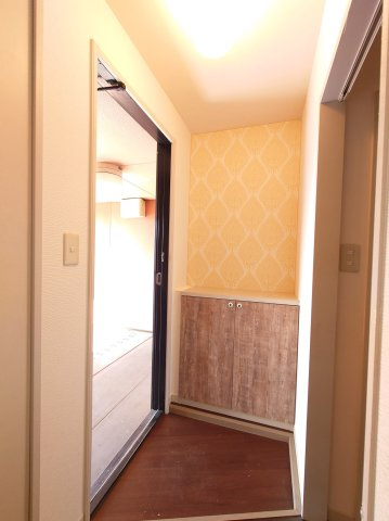 リバーサイド胡Aの玄関