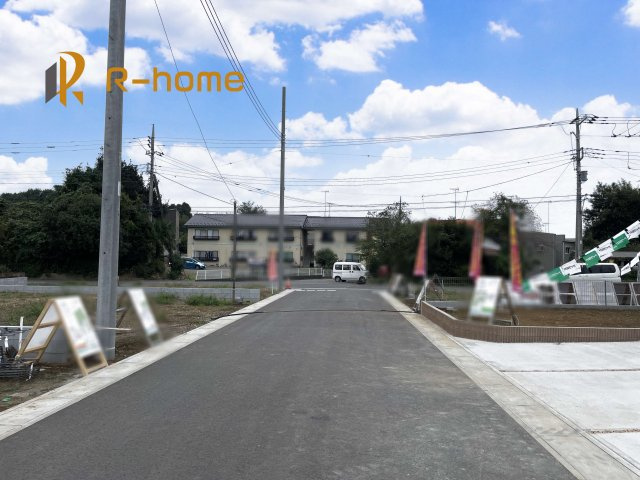 坂東市沓掛23-P1　新築戸建て　2号棟の前面道路含む現地写真|堂々！建物完成♪実際のお部屋をご見学可能です♪
お気軽にお問い合わせ下さい♪